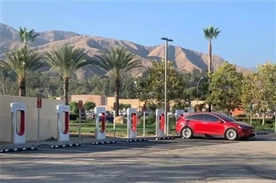 Tesla hefur komið með ný brellur til að rukka aukagjöld á annasömum tímum.