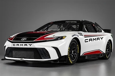 Opinbert kort Toyota Camry NASCAR Racing verður gefið út í febrúar á næsta ári.